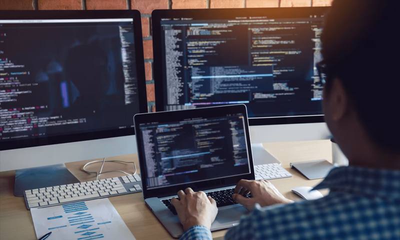 数据科学选型：R与Python如何赋能龙泉市网站建设？